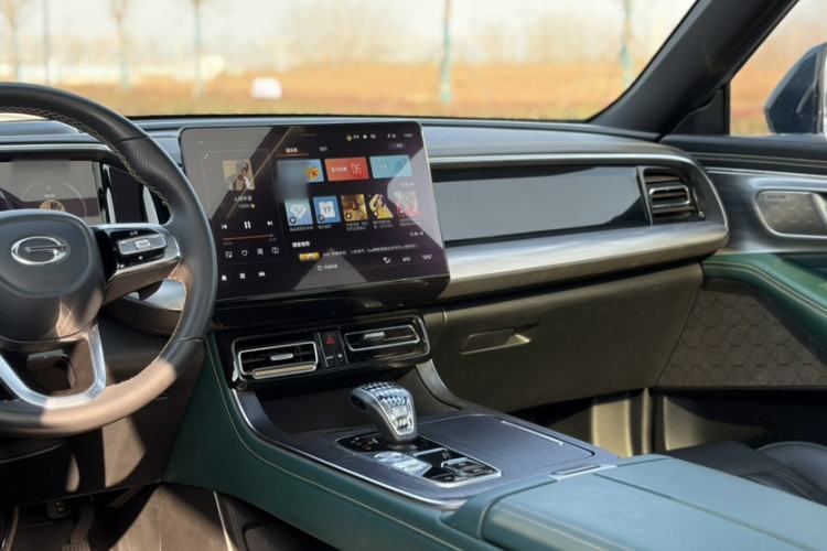 Used GAC Trumpchi GS8 2022 Flagship Series 2.0 TGDI Four-Wheel Drive Luxury Smart Connectivity Version (6 Seats)
