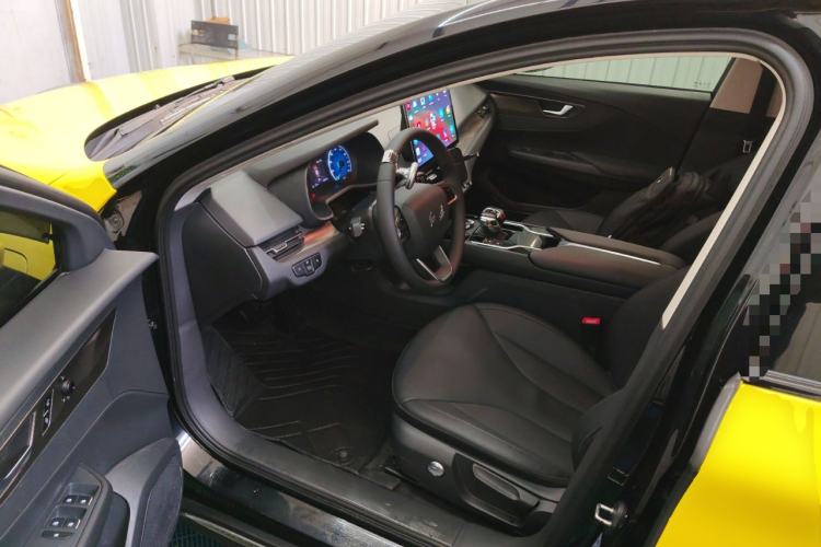 Used Hongqi E-QM5 2022 431 km Charge & Enjoy Edition
