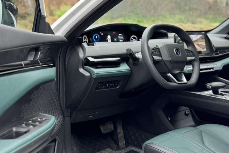 Used Changan UNI-V iDD 2024 Blue Whale Smart Electric iDD 136km Luxury Model
