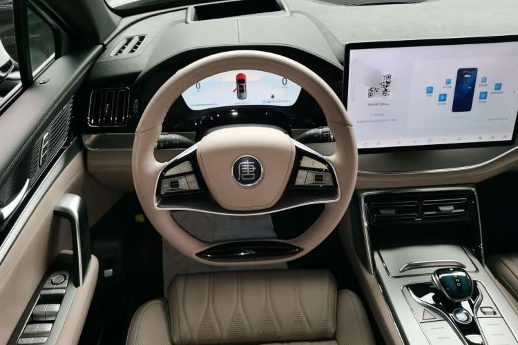 Used BYD Tang New Energy 2024 DM-i Glory Edition 112KM Flagship Model
