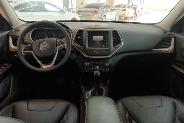 Used  Cherokee 2016 2.0L Superior Edition
