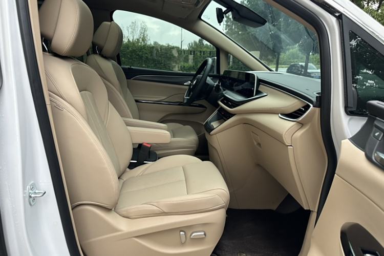 Used Buick GL8 New Energy 2025 Lu Shang Luxury Edition 7-Seater
