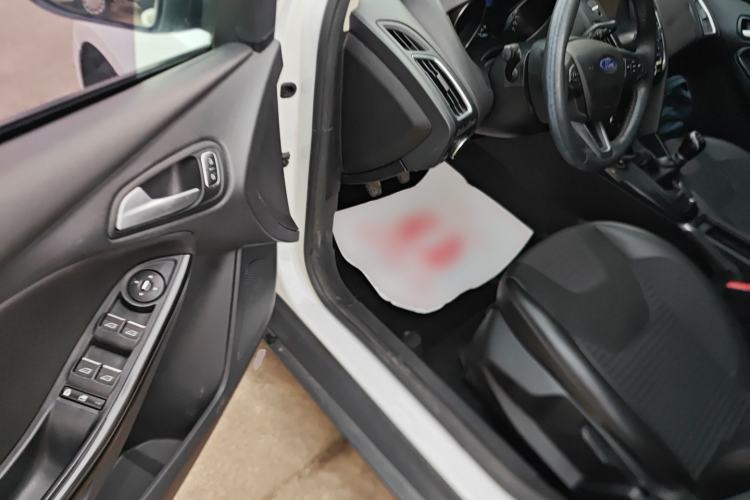 Used Ford Focus 2017 Sedan 1.6L Manual Fashion Edition Smart Drive Version
