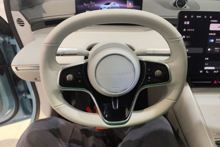 Used Hima Luxeed S7 2025 705 km Max
