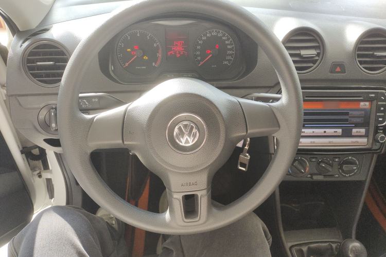 Used Volkswagen Jetta 2015 Zhuihui Edition 1.4L Manual Fashion Model