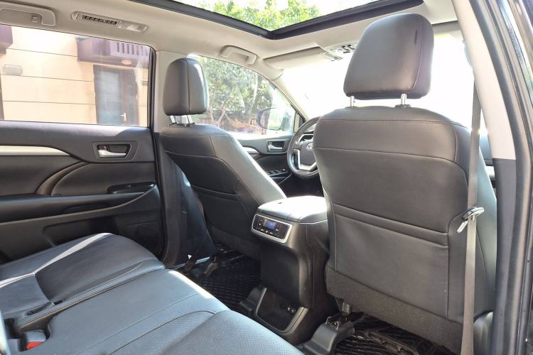 Used Toyota Highlander 2018 2.0T Four-Wheel Drive Luxury Version 7 Seats China VI Standard
