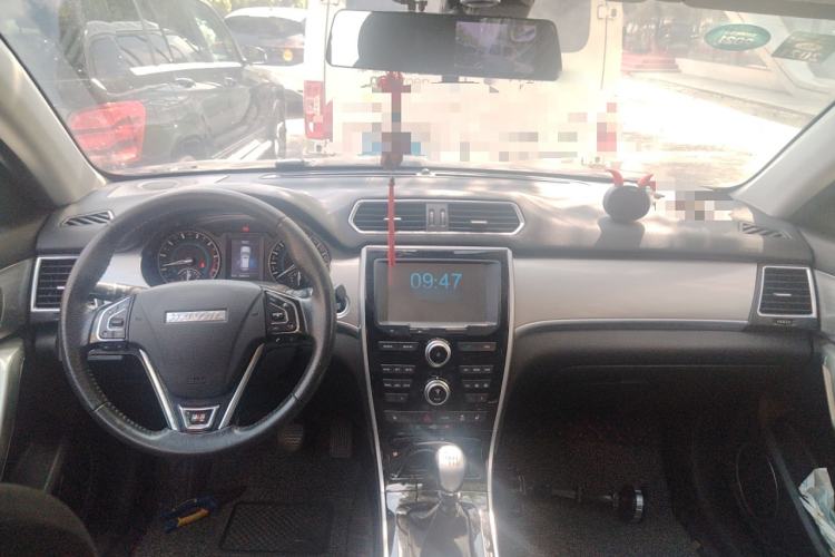 Used Haval H2 2017 Red-Label 1.5T Manual Two-Wheel Drive Luxury Model
