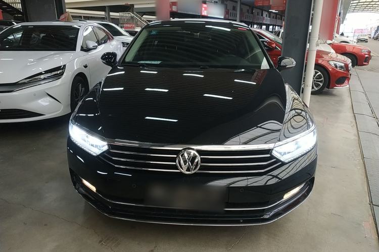 Used Volkswagen Magotan 2018 Facelift 330TSI DSG Luxury Model
