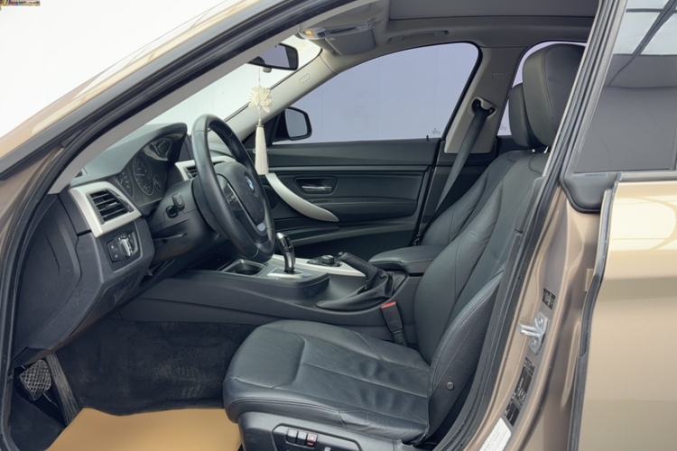 Used BMW 3 Series GT 2013 320i Leading Model
