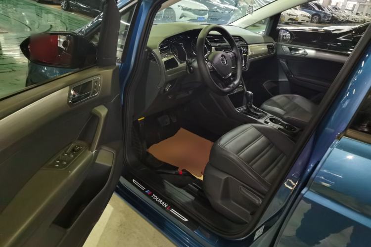 Used Volkswagen Touran 2016 Volkswagen Touran L 280TSI DSG Comfort Edition
