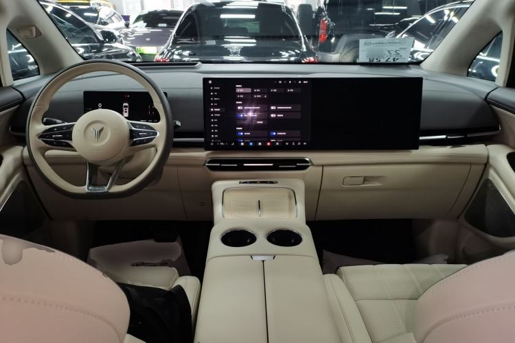 Used VOYAH Dream 2025 PHEV Four-Wheel-Drive Flagship Kunpeng Edition
