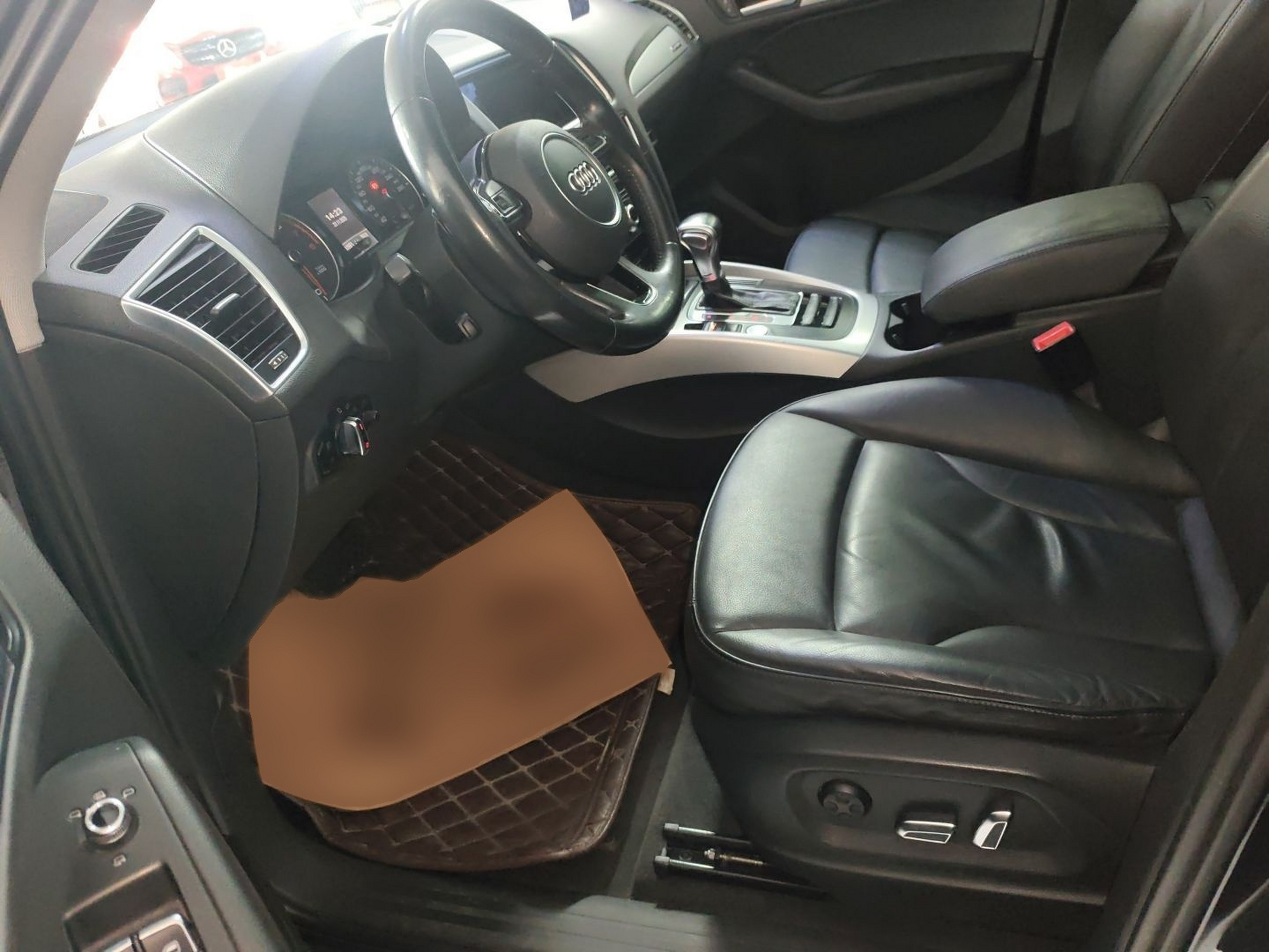 Переднее сиденье в автомобиле