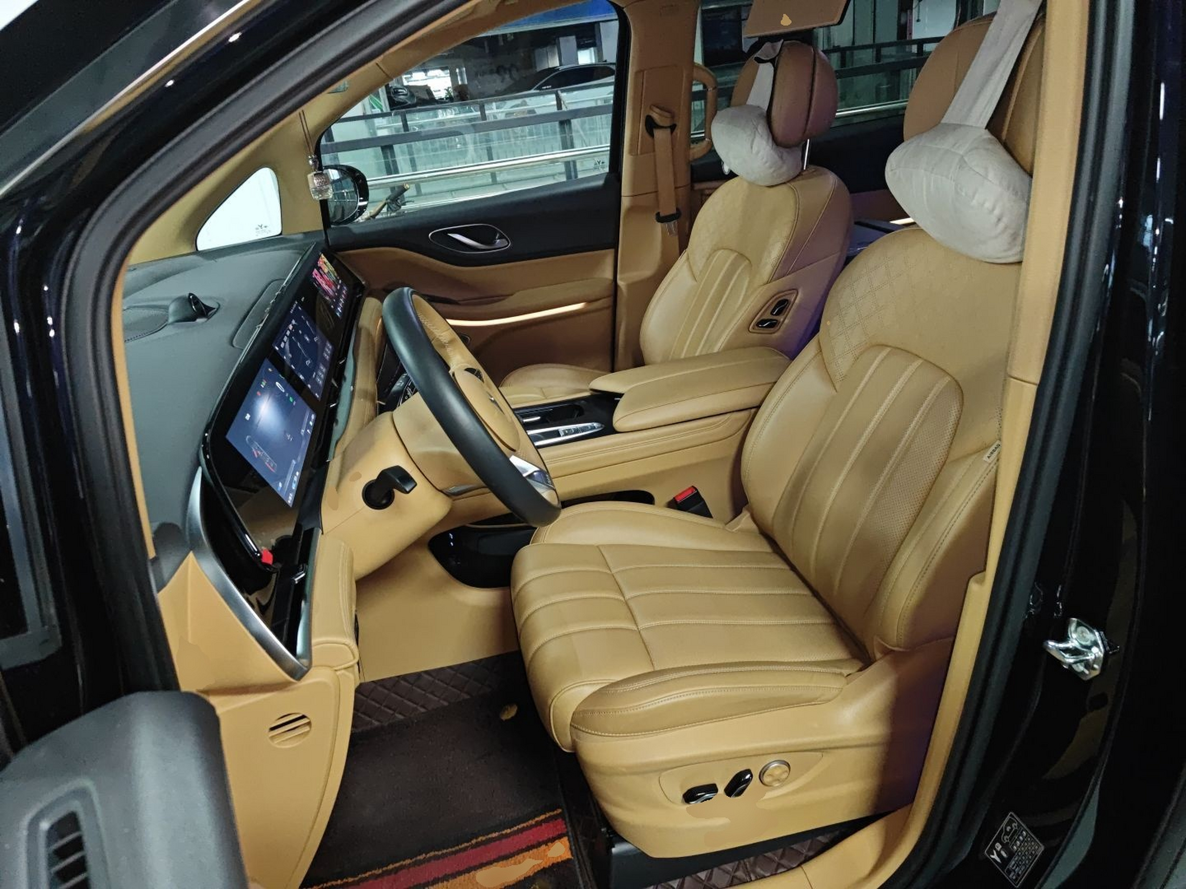 المقاعد الأمامية داخل السيارة