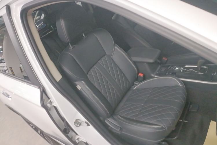 Used Mitsubishi Outlander 2020 2.4L 4x4 Zhi Xiang Edition 7-Seater