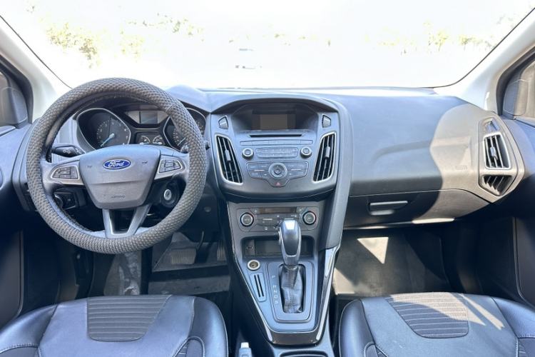 Used Ford Focus 2015 Hatchback 1.6L Automatic Fashion Edition
