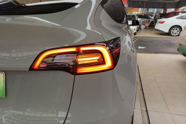 Used Tesla Model Y 2022 Long-Range All-Wheel-Drive Version