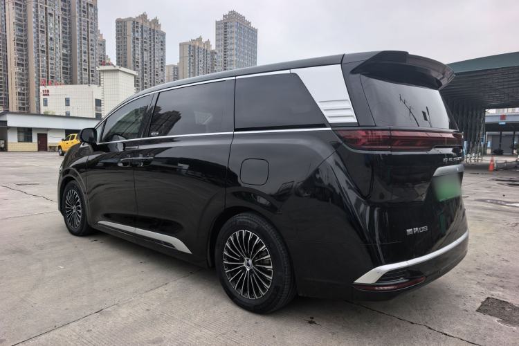 Used Denza D9 2022 DM-i 970 Four-Wheel Drive Prestige Model
