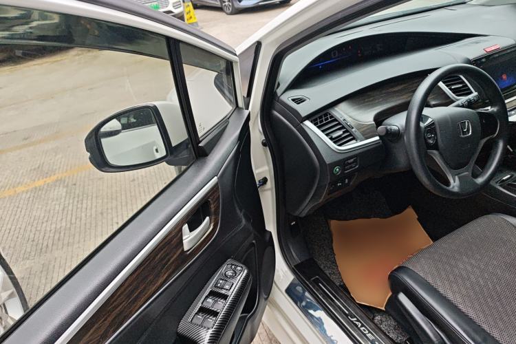 Used Honda Jade 2017 1.8L automatic Comfort version 5 seats
