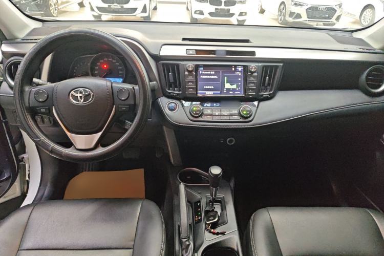 Used Toyota RAV4 2016 2.0L CVT Two-Wheel Drive Fashion Edition China V Standard
