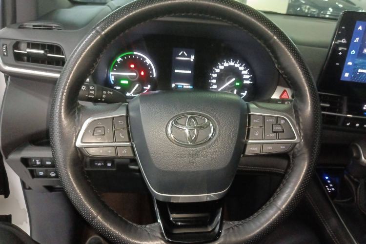Used Toyota Sienna 2023 2.5L Hybrid Deluxe Edition
