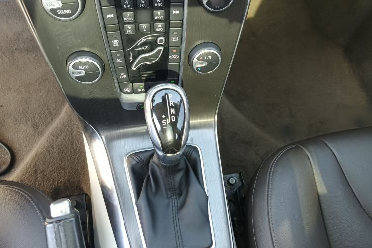 Used Volvo V40 2015 1.6T Zhiya Edition
