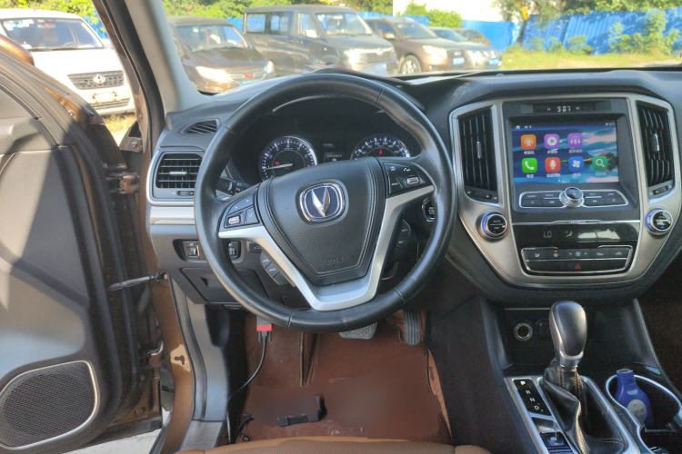 Used Changan CS95 2017 2.0T Two-Wheel Drive Zhiyuan Edition
