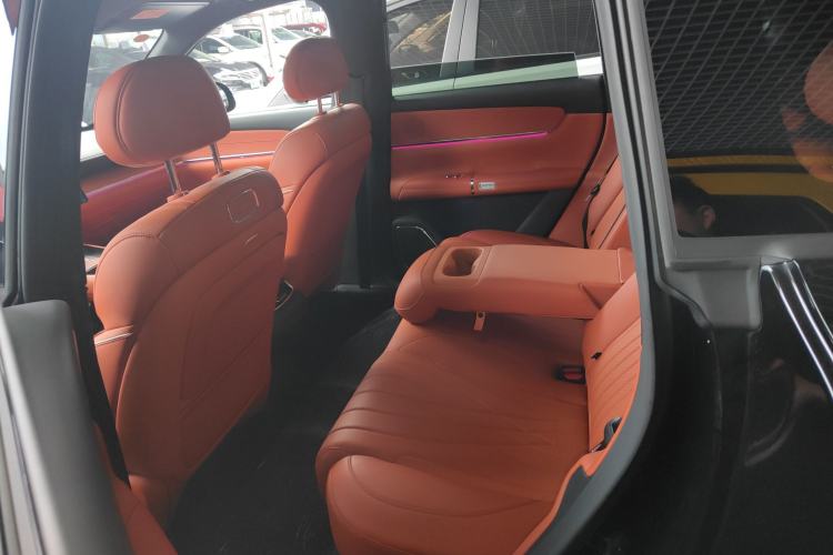 Used  Q07 2025 215 Flagship PLUS