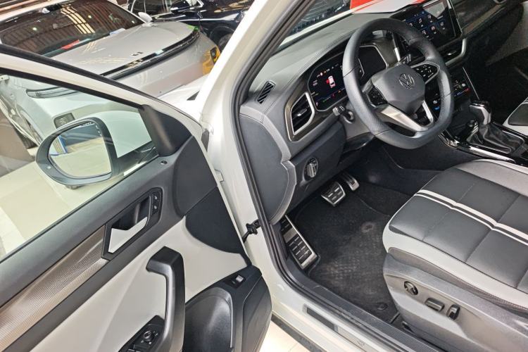 Used Volkswagen T-ROC 2023 300TSI DSG Two-Wheel-Drive Chen Guang Edition
