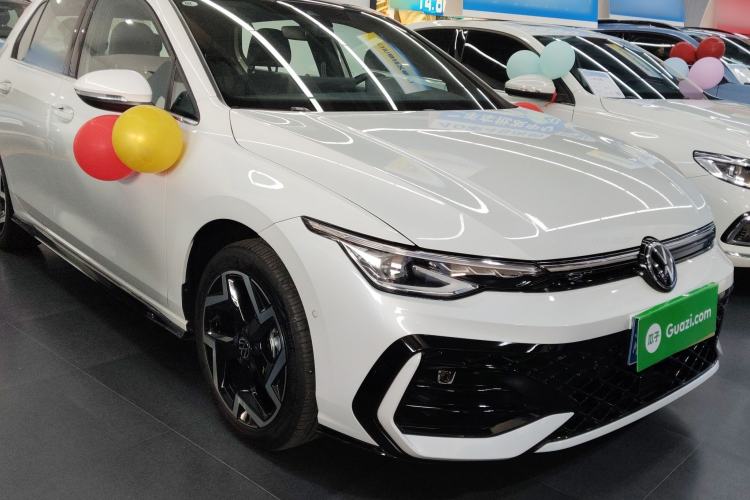 Used Volkswagen Golf 2025 300TSI R-Line
