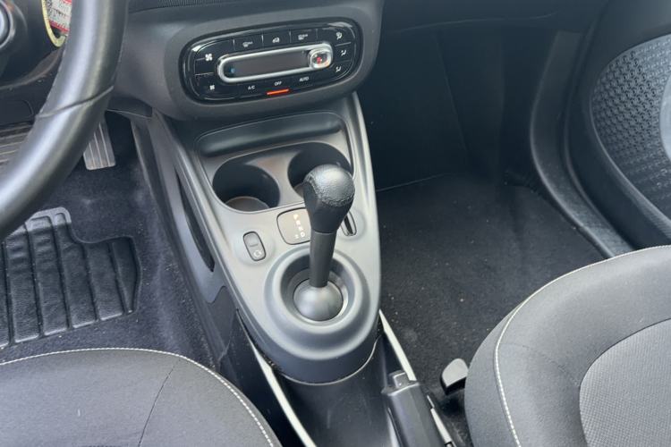 Used  fortwo 2015 1.0L 52 kW Hardtop Passion Edition
