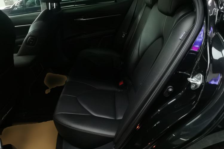 Used Toyota Camry 2021 2.0G Luxury Edition
