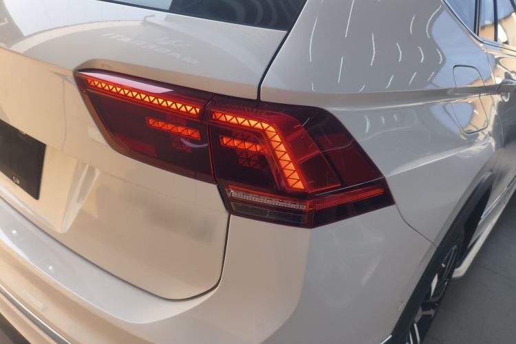 Used Volkswagen Tiguan L 2019 Restyled 330TSI Automatic Two-Wheel Drive R-Line Flagship Version China VI Standard
