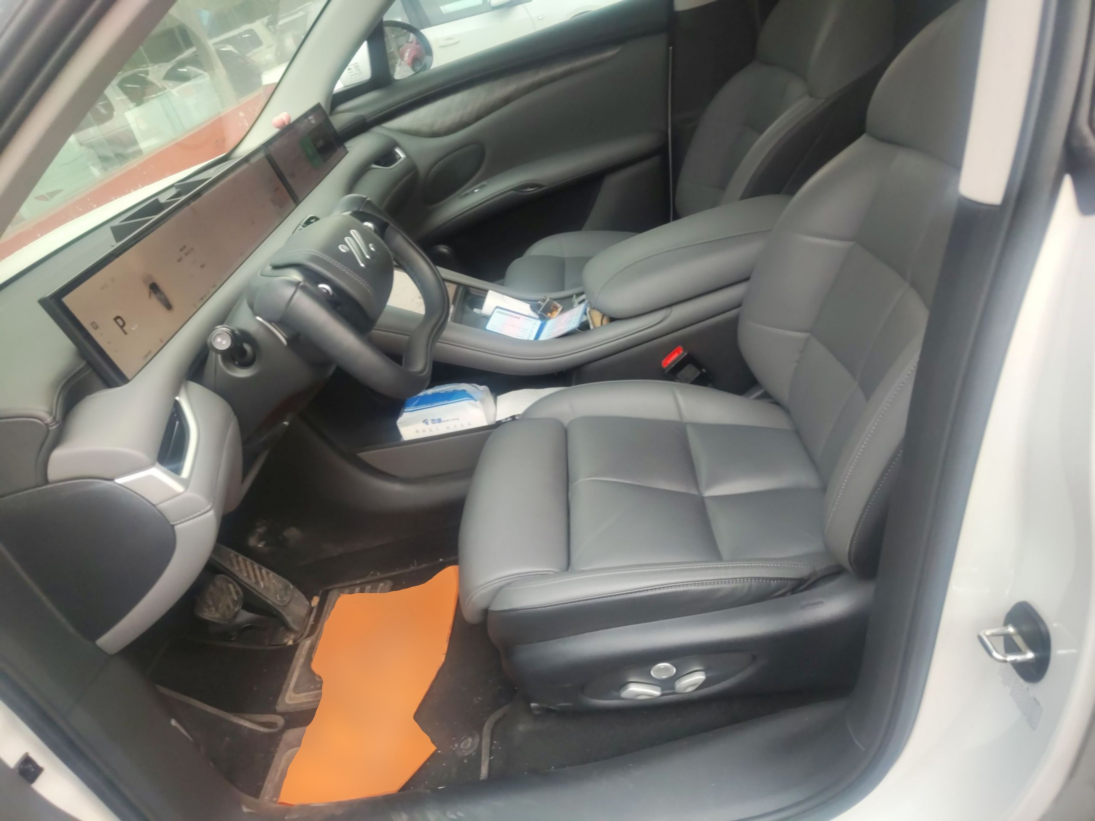 Переднее сиденье в автомобиле