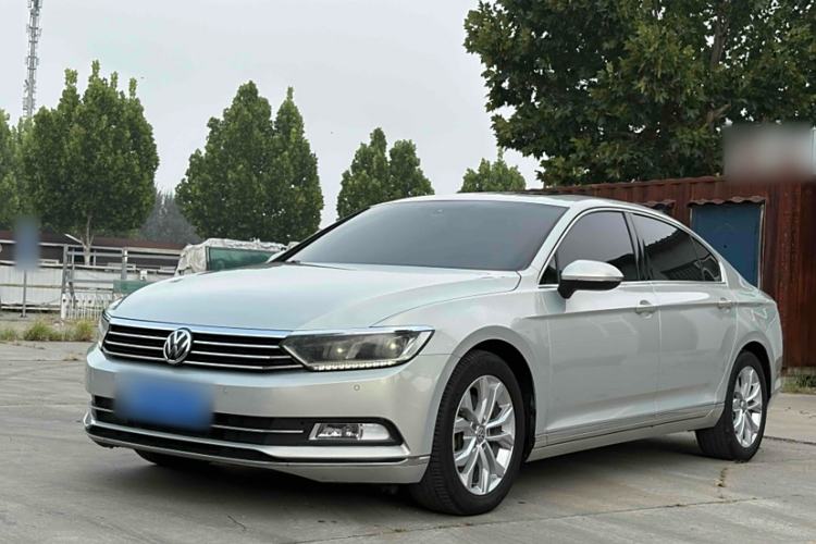 Used Volkswagen Magotan 2017 330TSI DSG Luxury Model
