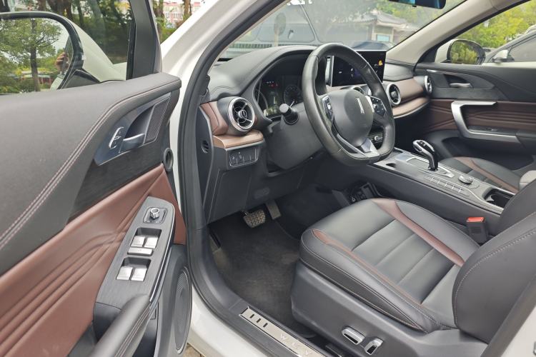 Used Wey VV5 2020 1.5T Two-Wheel Drive Color Pioneer
