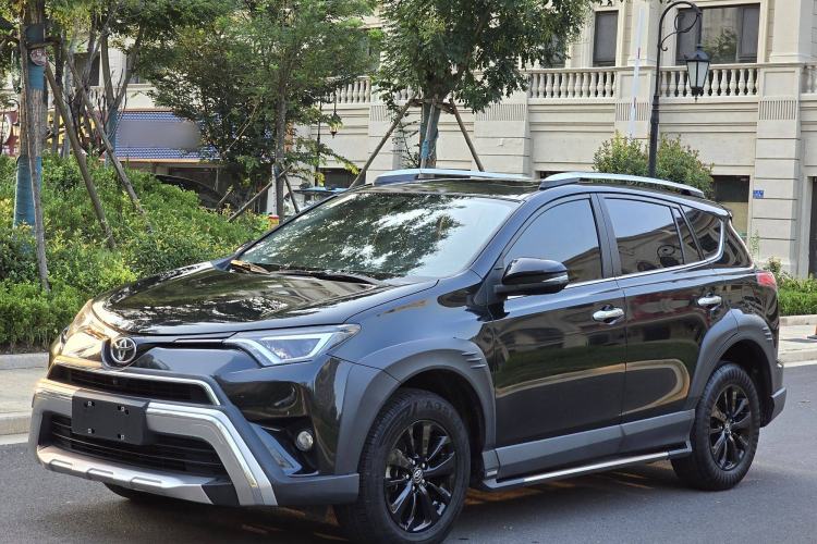 Used Toyota RAV4 2019 2.0L CVT Two-Wheel Drive Fashion X Limited Edition China VI Standard

