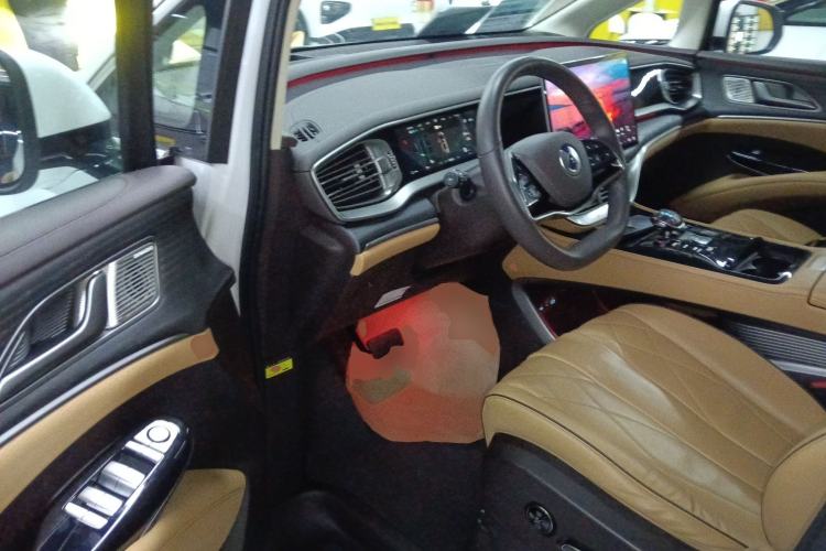 Used Denza D9 2024 DM-i 980 Four-Wheel Drive Flagship Model
