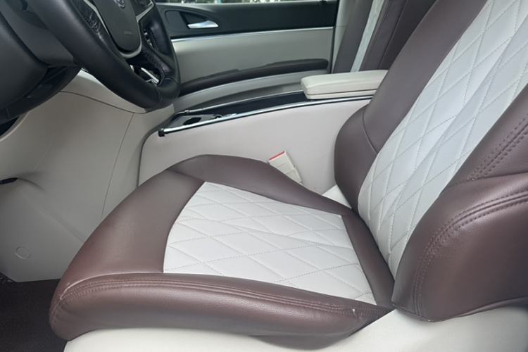 Used Buick GL8 2021 Land Cruiser Executive Class 652T Comfort Model
