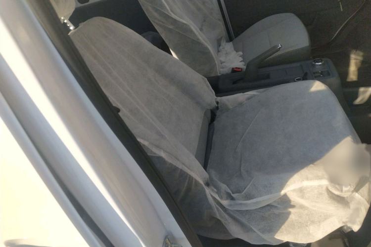 Used Wuling Yangguang 2024 300km Comfort-Grade Passenger Van 60kW
