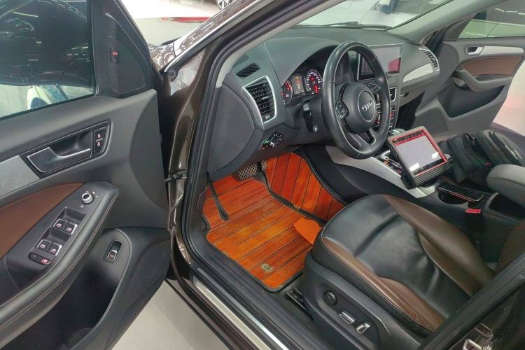 Used Audi Q5 2017 Plus 40 TFSI Technology Model
