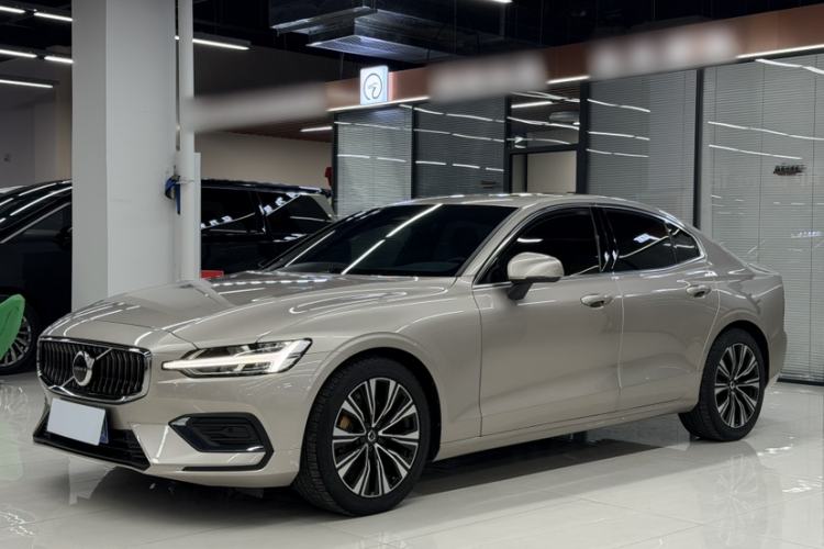 Used Volvo S60 2023 B4 Zhiyuan Luxury Edition

