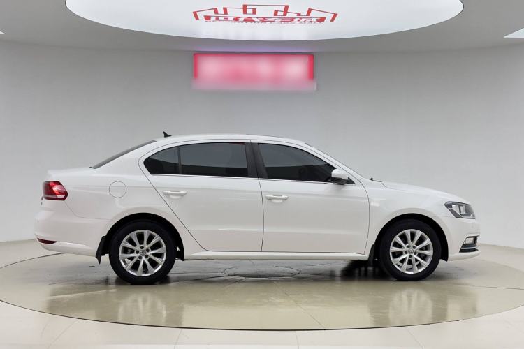 Used Volkswagen Lavida 2017 1.6L Automatic Comfort Edition
