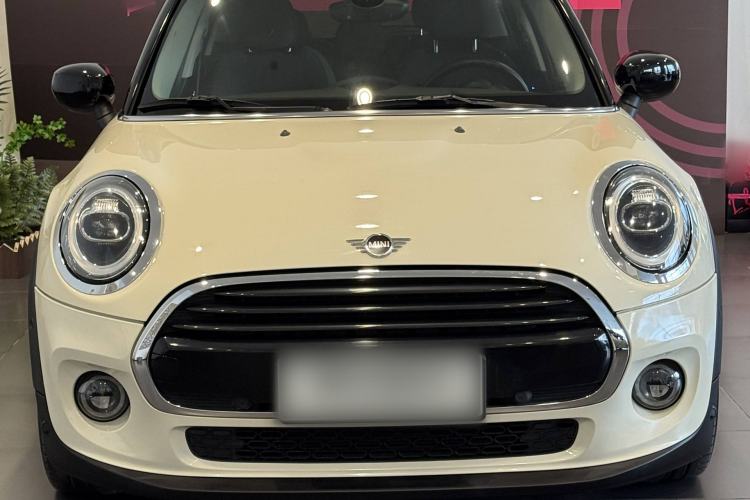Used  MINI 2019 1.5T COOPER Classic Edition Five-Door Version
