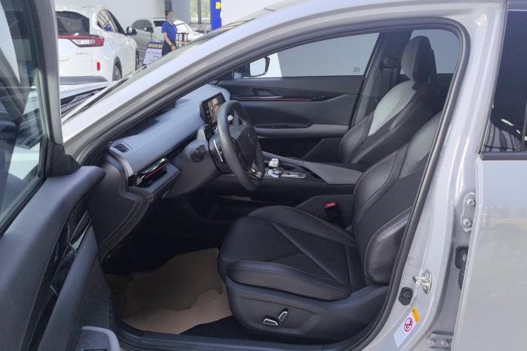 Used Changan UNI-V 2022 1.5T Prestige Version
