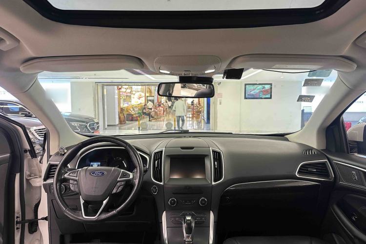 Used Ford Edge 2015 2.0T GTDi Two-Wheel-Drive High-Line Version
