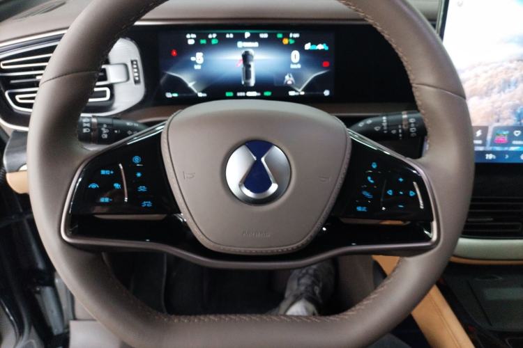 Used Denza D9 2022 DM-i 1040 Prestige Model