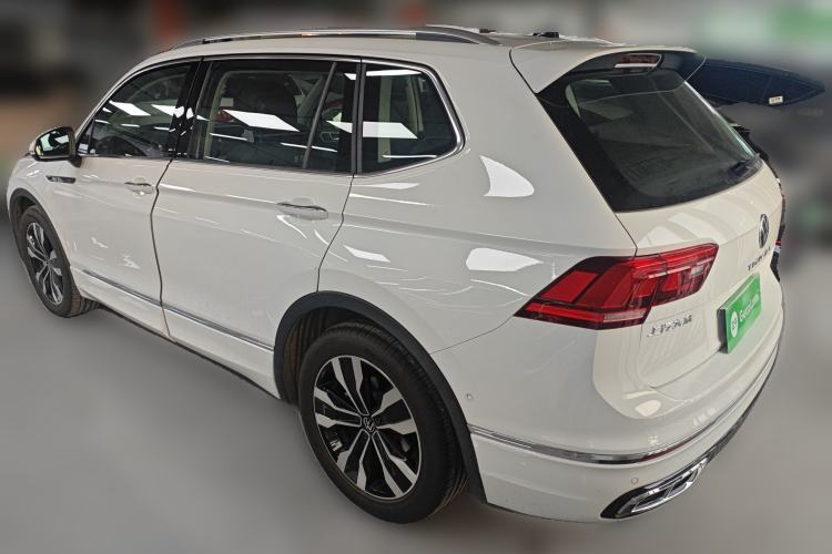 Used Volkswagen Tiguan L 2025 Model Outstanding Version 330TSI Automatic Two-Wheel Drive R-Line Longyao Edition
