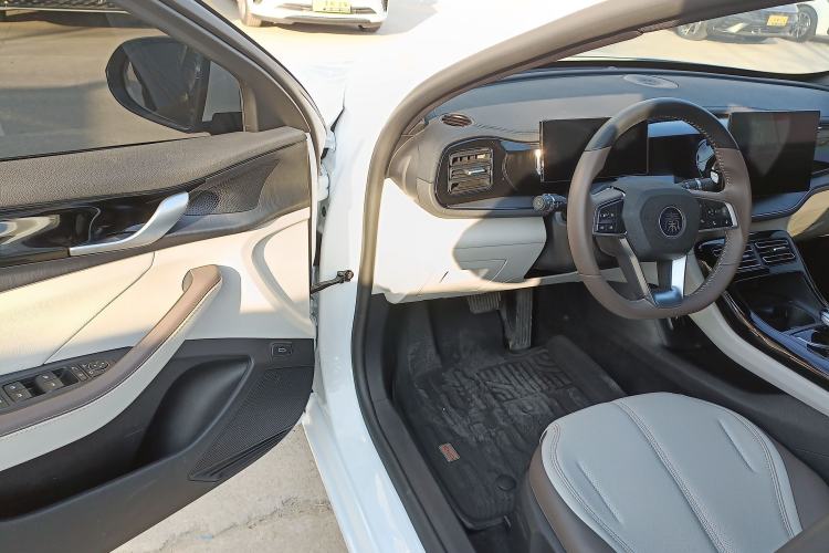 Used BYD Qin PLUS 2024 HONOR Edition DM-i 55KM Leading Model
