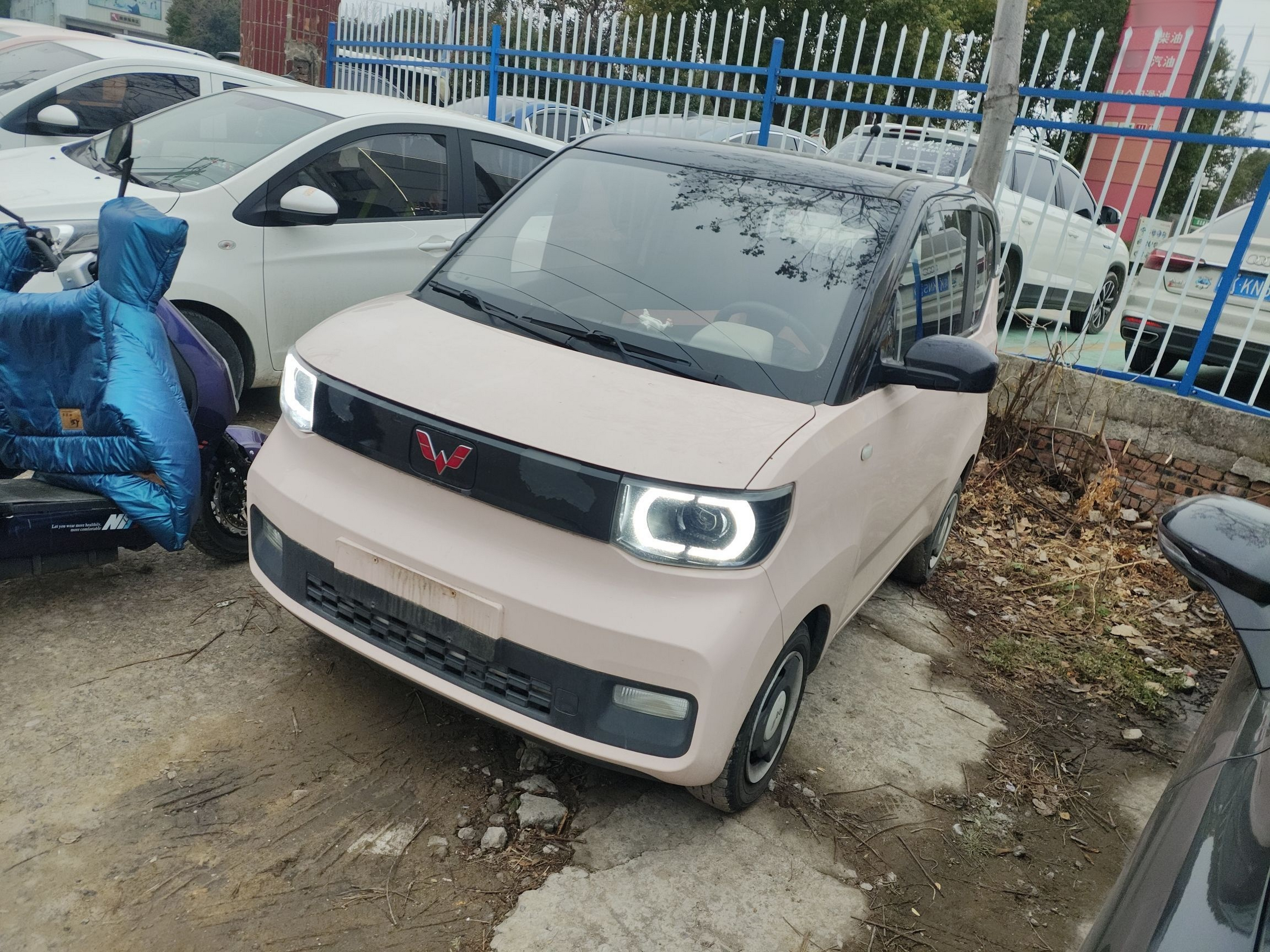 Под передней частью автомобиля