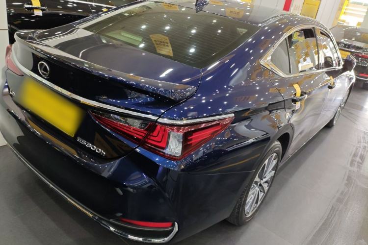 Used Lexus ES 2022 300h Excellence Edition
